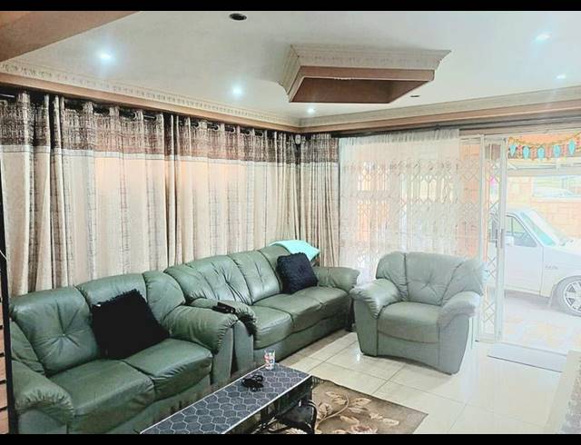 3 BEDROOM HOUSE FOR SALE IN TRENANCE MANOR